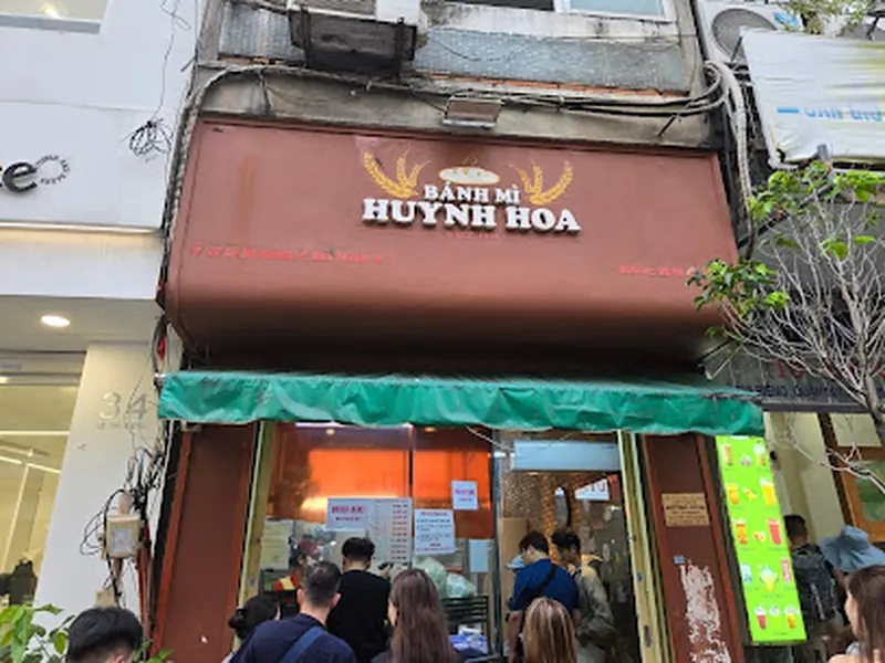 Bánh Mì Huynh Hoa