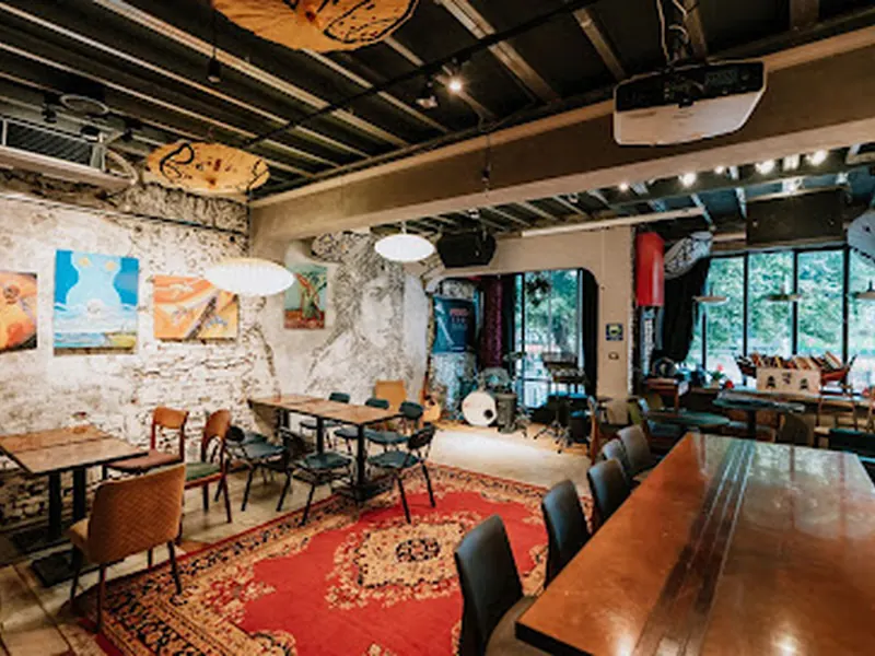 Red Room Rendezvous 紅房餐酒館