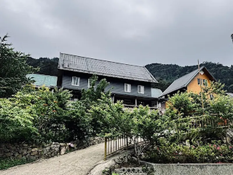 Communities have to Enya Na - Little Switzerland - palms Village