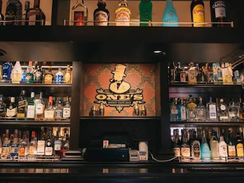 Music Cafe Bar "ONE's"