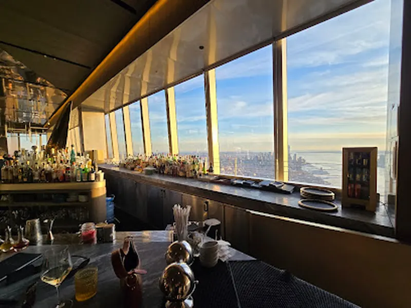 Peak Lounge Bar