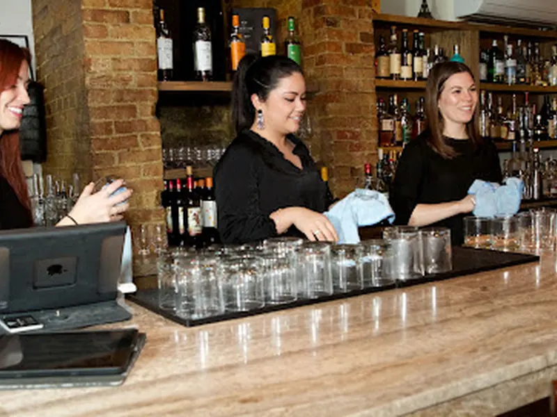 Novio's Bistro