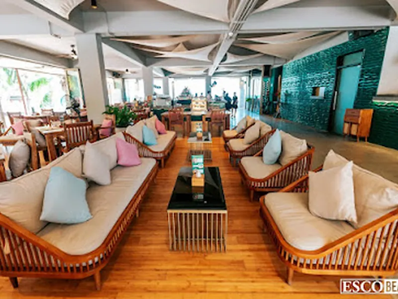 Esco Beach Bar Lounge & Restaurant