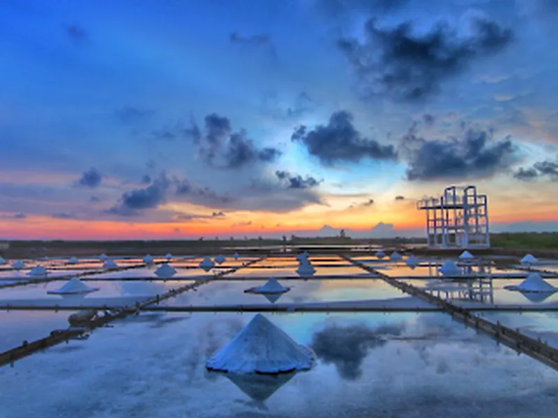 Jingzaijiao Tile-paved Salt Fields