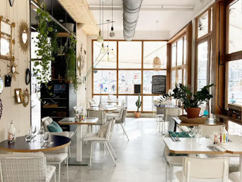 Au Bout du Quai