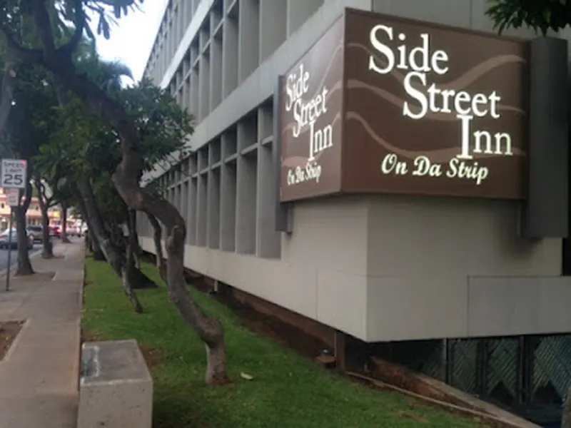 Side Street Inn On Da Strip