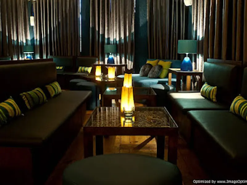 CINCO lounge