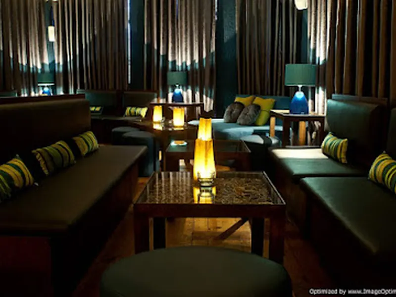 CINCO lounge